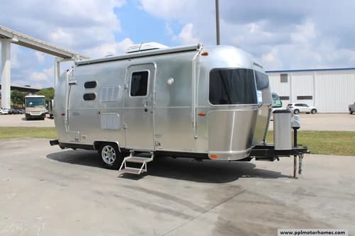 64632 - 20' 2019 Airstream Flying Cloud 20FB Image 1