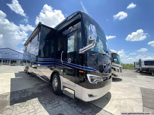 63848 - 45' 2019 Tiffin Allergo Bus 45OPP 450hp Cummins w/4 Slides Image 1