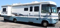 60541 - 32' 2004 Winnebago Brave WP32V w/2 Slides Image 1