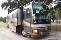 61642 - 39' 2005 Fleetwood Discovery 39S 330hp Caterpillar w/4 Slides Image 1