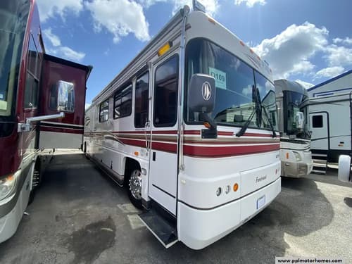 64286 - 41' 2001 Foretravel Unicoach 4000 U270 350hp Cummins Image 1