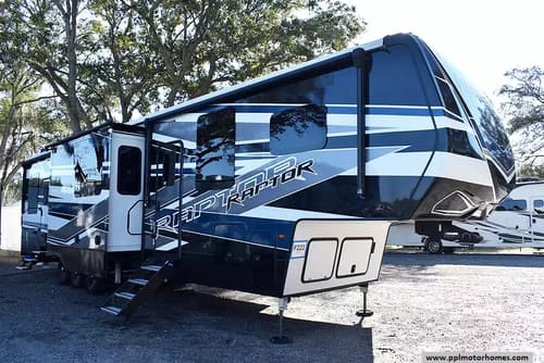 61489 - 43' 2022 Keystone Raptor 413 w/3 Slides & Generator  - Toy Hauler Image 1