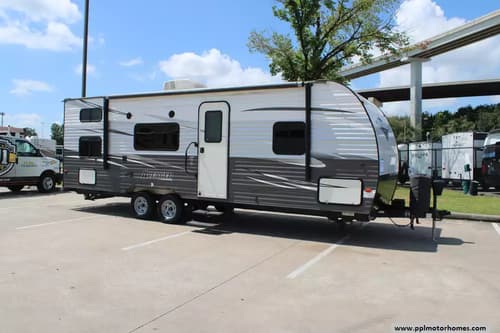 63911 - 28' 2019 Primetime Avenger 26BH Image 1