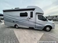 55033 - 25' 2022 Tiffin Wayfarer 25RW w/Slide Image 1