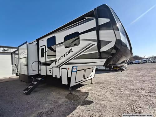 62435 - 45' 2021 Keystone Raptor 423 w/3 Slides & Generator  - Toy Hauler Image 1