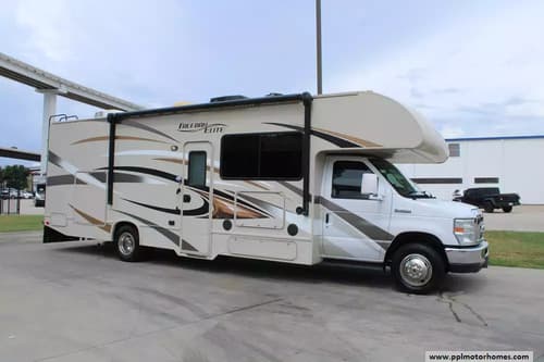 64933 - 30' 2016 Thor Freedom Elite 29FE w/2 Slides Image 1