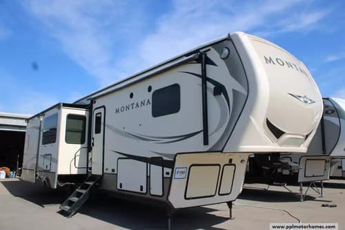 63107 - 38' 2018 Keystone Montana 3561RL w/5 Slides Image 1