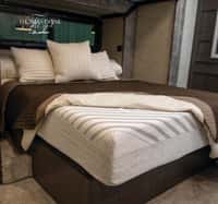 Wander & Rest RV 8" King
