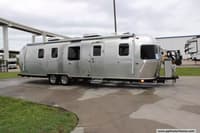 58990 - 33' 2018 Airstream Classic 33FBQ Image 1