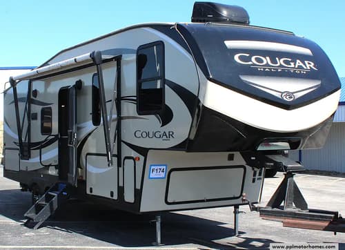 65007 - 25' 2019 Keystone Cougar 25RES w/2 Slides Image 1