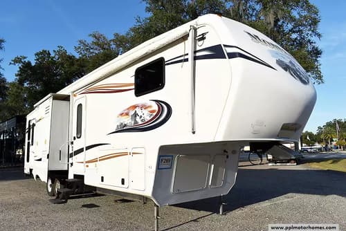 61519 - 39' 2012 Keystone Montana Mountaineer 357THT w/3 Slides - Toy Hauler Image 1