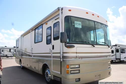 62708 - 36' 1999 Fleetwood Discovery 36T 275hp Cummins w/Slide Image 1