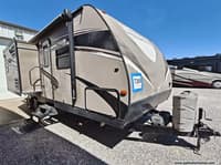 62467 - 31' 2016 Winnebago Ultralite 27RBDS w/2 Slides Image 1