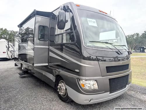 64919 - 34' 2011 Thor Serrano 33A 230hp Maxxforce w/3 Slides Image 1