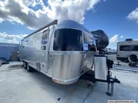 57438 - 25' 2022 Airstream Flying Cloud 25FB TWIN Image 1
