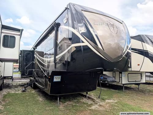 65041 - 38' 2015 Evergreen RV Lifestyle Luxury LS37CKSL w/3 Slides & Generator Image 1