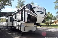 53969 - 35' 2017 Heartland Bighorn 32RS w/3 Slides Image 1