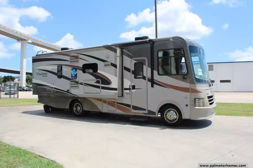 63773 - 29' 2017 Forest River Coachmen Pursuit 27KBP w/Slide Image 1