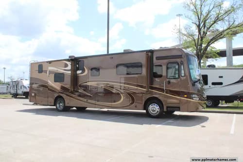 62621 - 41' 2015 Forest River Pathfinder Elite 404RB 400hp Cummins w/4 Slides Image 1