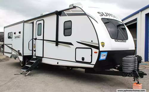62996 - 32' 2024 Crossroads Sunset Trail Super Lite 285CK Image 1
