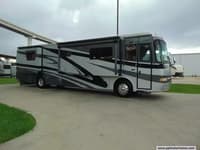 56315 - 41' 2004 Monaco Windsor 40PDQ 400hp Cummins w/4 Slides Image 1