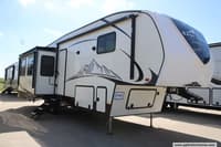 62427 - 35' 2021 East To West Tandara 320RL w/3 Slides Image 1