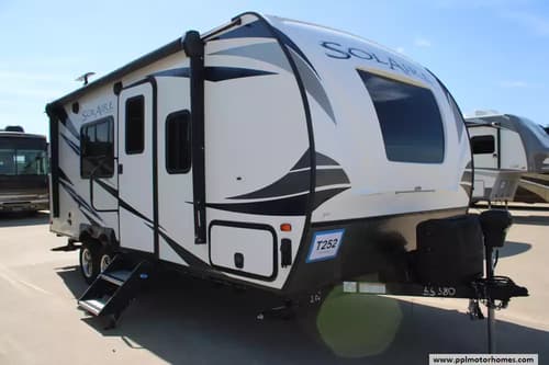 63055 - 23' 2021 Palomino Solaire 202RB Image 1