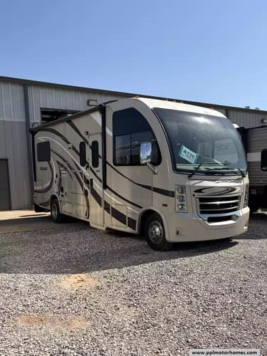 63834 - 26' 2017 Thor Vegas 24.1 w/Slide Image 1