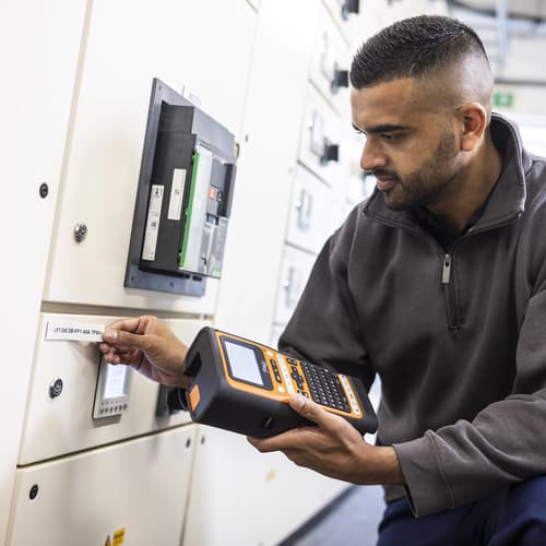 Brother P-touch PT-E560BTVP handheld industrial label printer with Bluetooth® and dual auto-cutter
