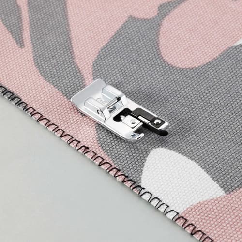 Brother SA135 Couture en surjet (5 mm)
