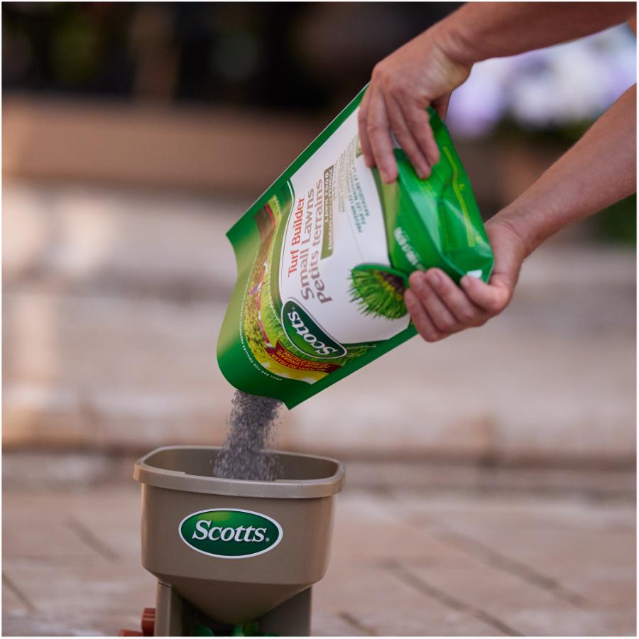 SCOTTS Turf Builder Small Lawns Lawn Food | Home Hardware