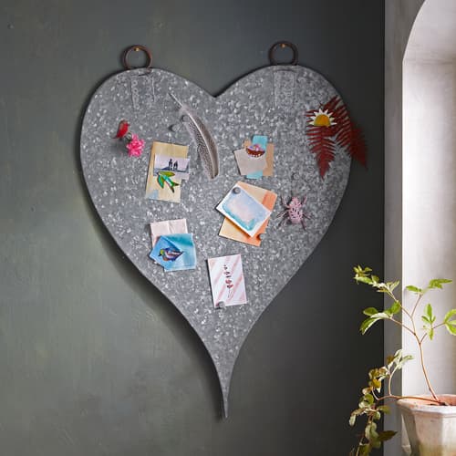 STEEL HEART MAGNET BOARD view 1