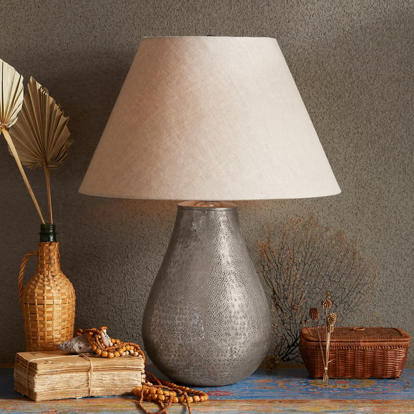 LIVERMORE TABLE LAMP view 1