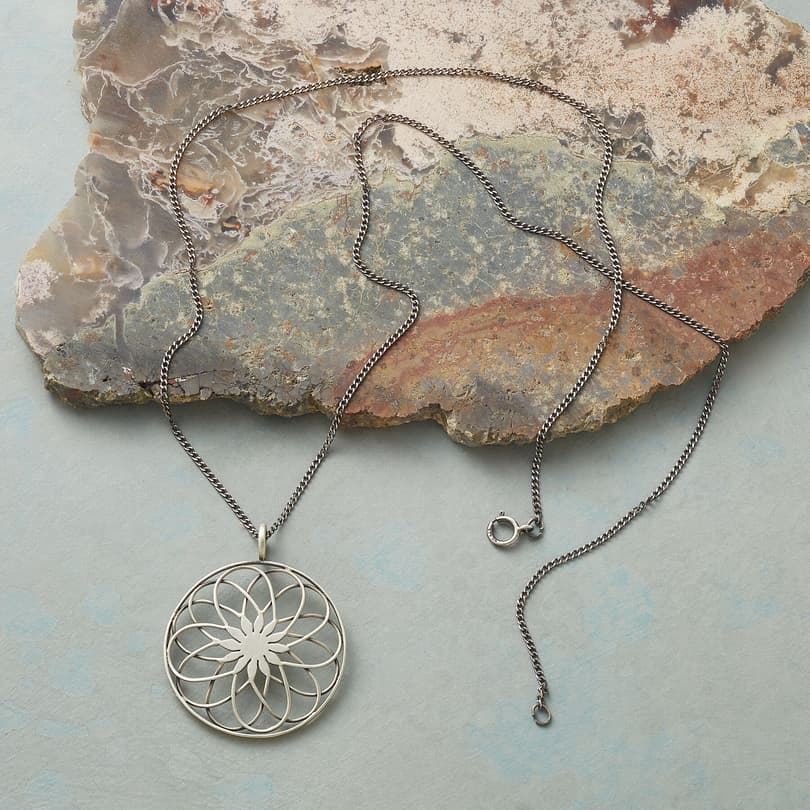SPIRALGRAPH NECKLACE view 1