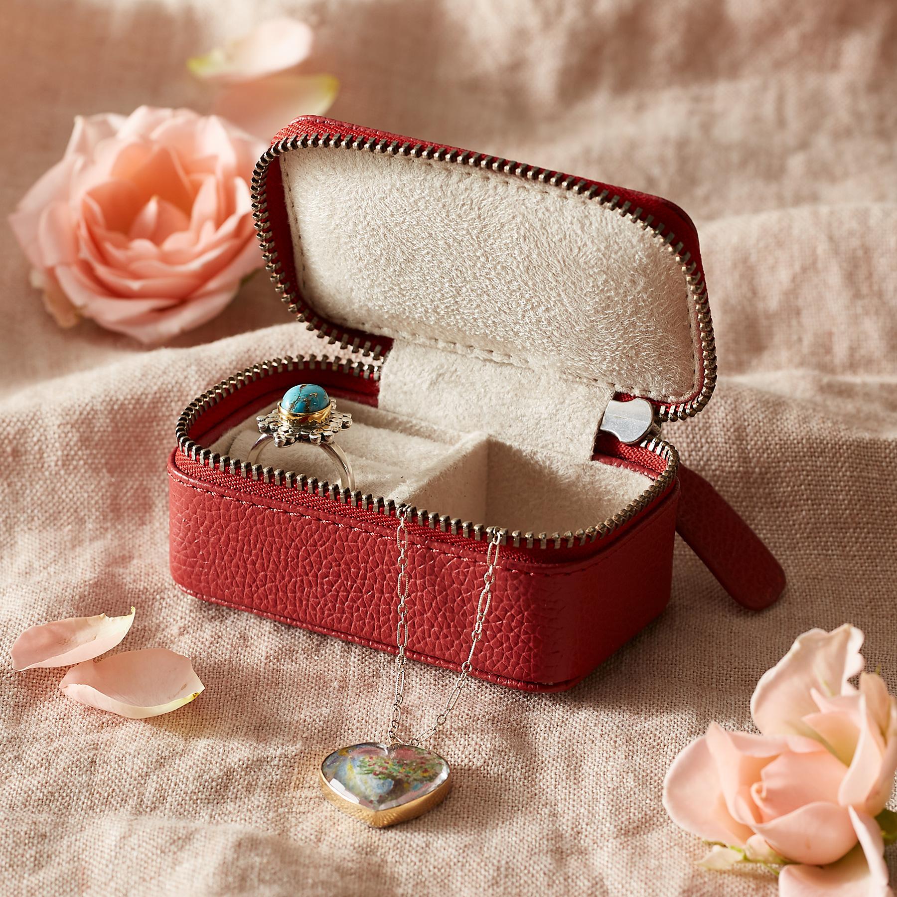 Letter Perfect Jewelry Case