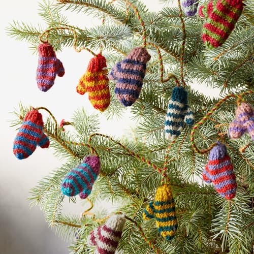 STRIPED TINY MITTENS GARLAND view 1