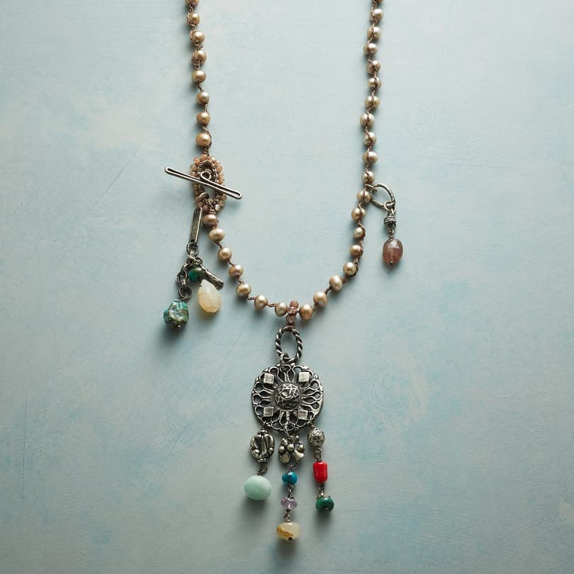 CHAMPAGNE PEARLE NECKLACE view 1