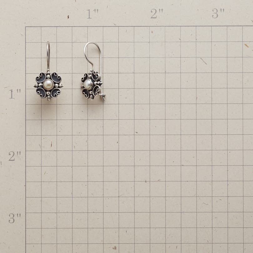 CURL AND PEARL EARRINGS view 1