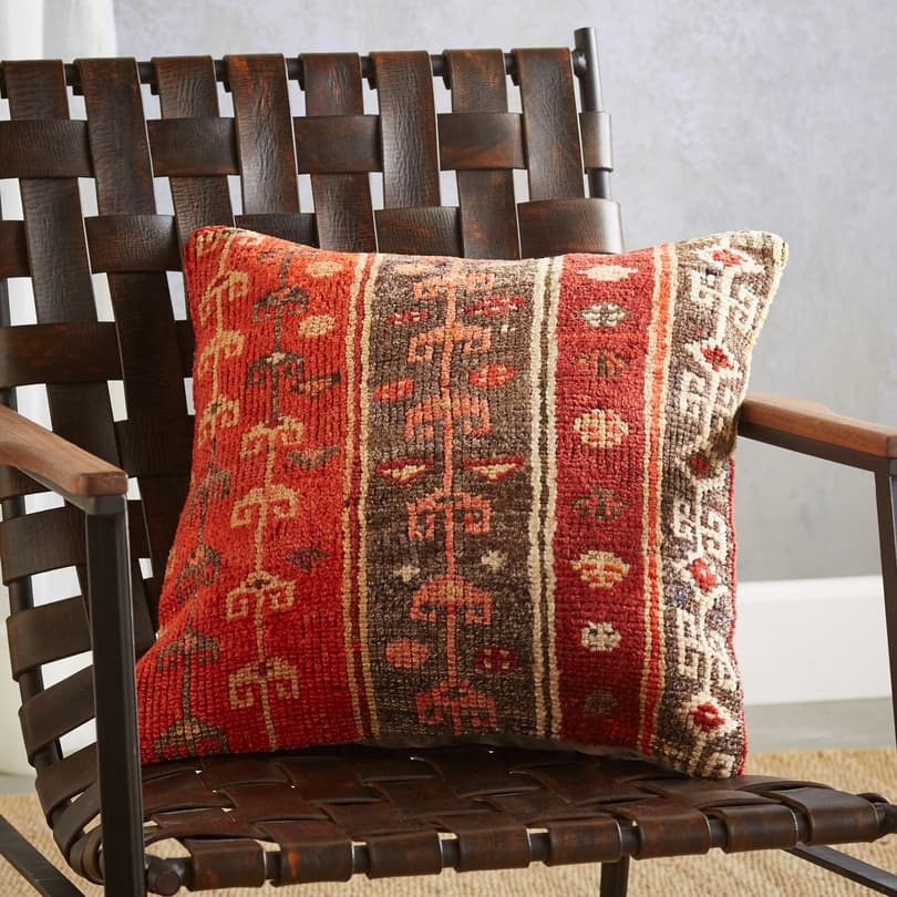VINTAGE ALANYA HAND-KNOTTED PILLOW view 2