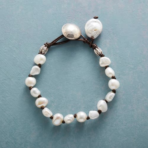 EASYGOING PEARL BRACELET view 1