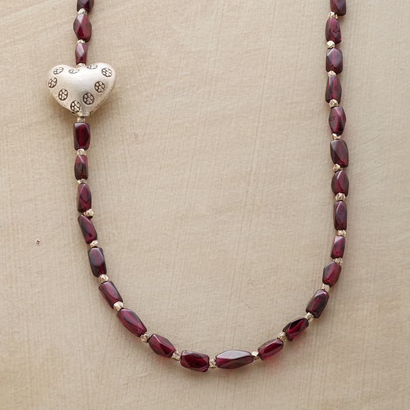 SHY HEART NECKLACE view 1