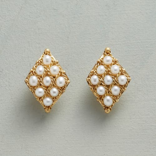 WEAVER&#39;S PEARL EARRINGS view 1