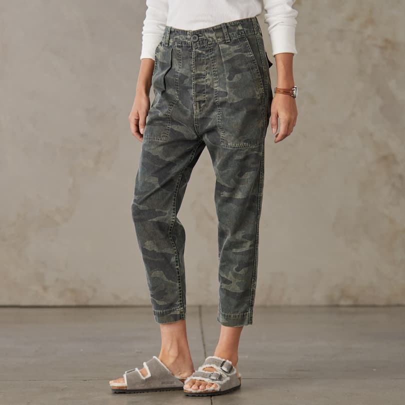 Sundry best sale camo jogger