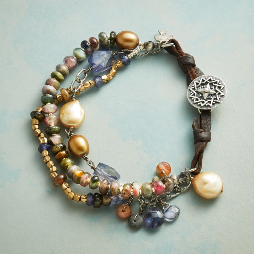 AMONG PEARLS BRACELET view 1