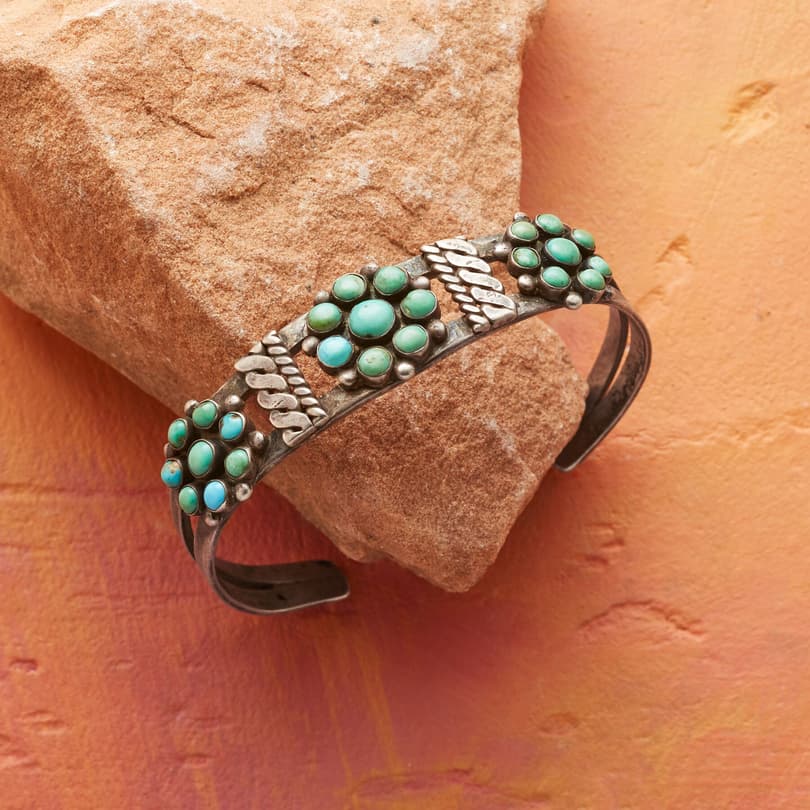 1950S TURQUOISE ROSETTE CUFF view 1