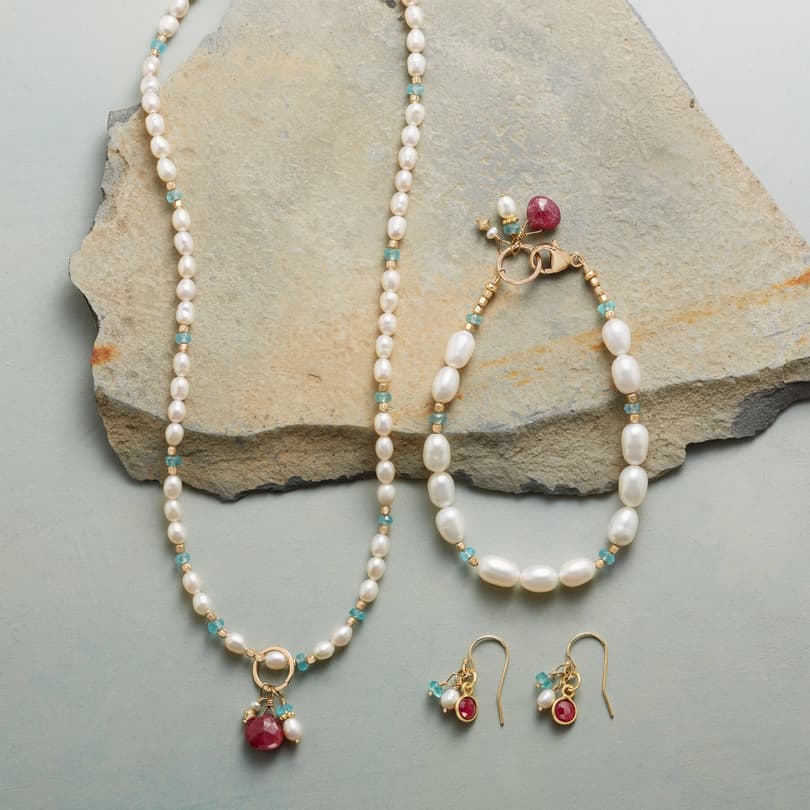 MOONLIGHT AND ROSES JEWELRY COLLECTION view 1