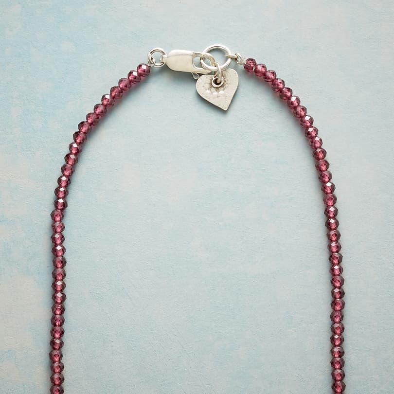 HEARTS AND KISSES NECKLACE view 2