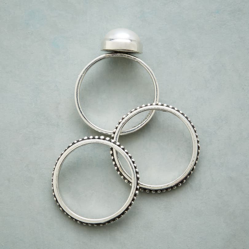 BOUNDARIES PEARL RING TRIO view 1