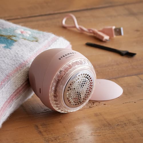 SCANDINAVIAN DESIGN FABRIC SHAVER IN PINK view 1