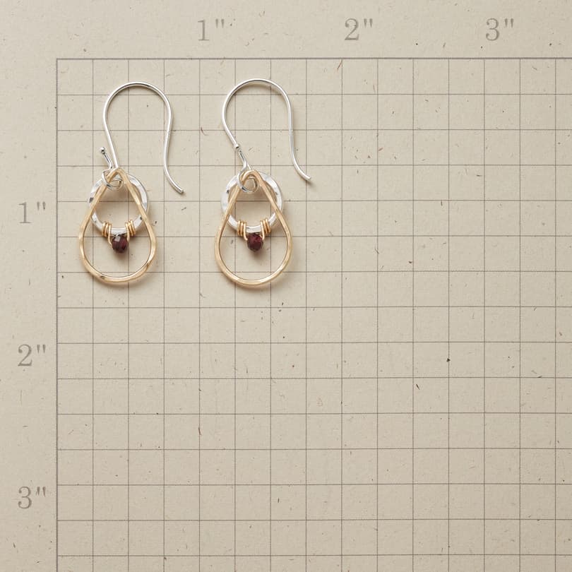 TWO-TONE GARNET EARRINGS view 1